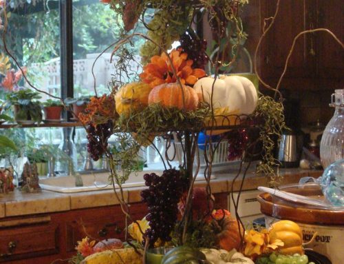 Make Your Thanksgiving Table Glow with Radiant Centerpieces